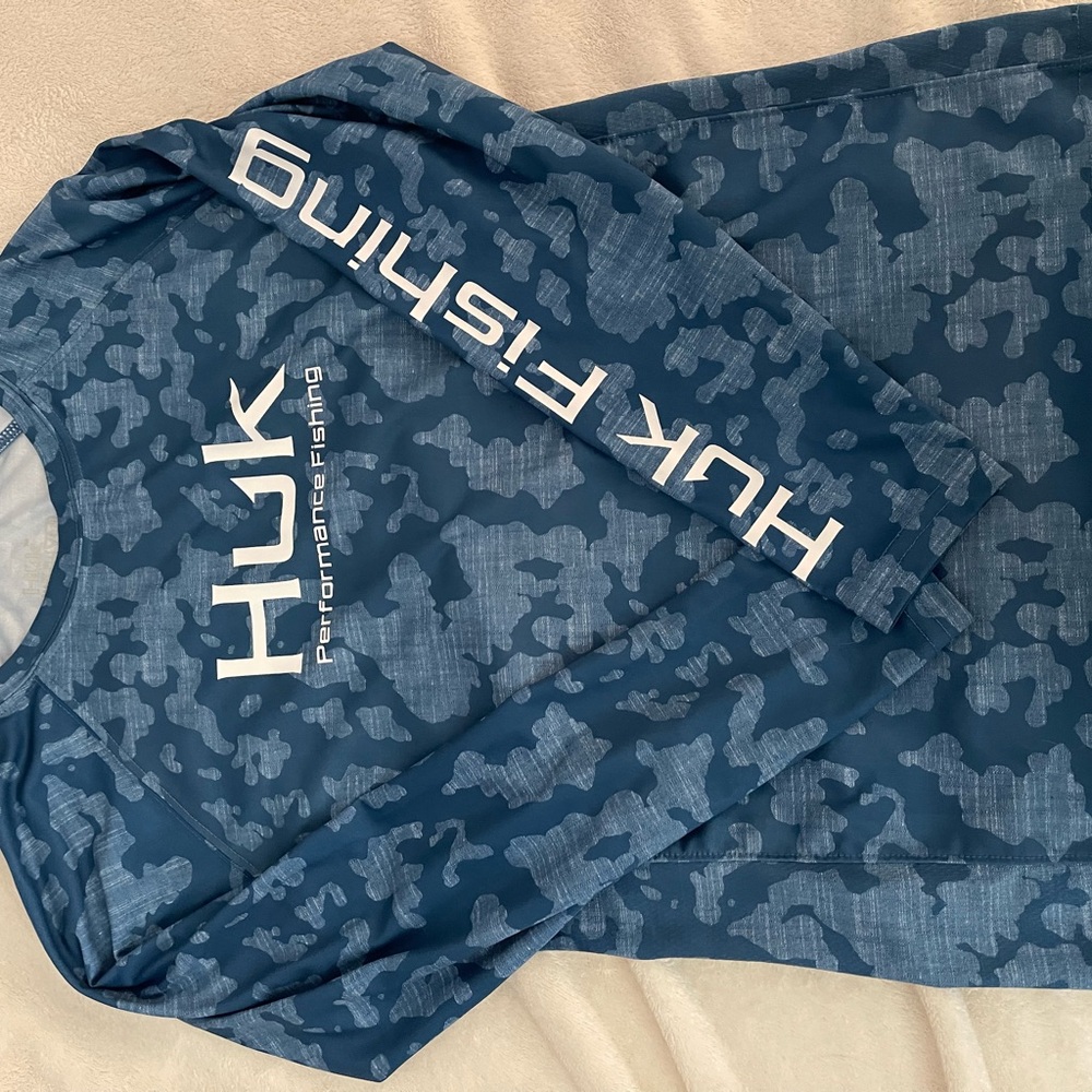 Boys Huk Performance Fishing Blue Camo Shirt-Like New